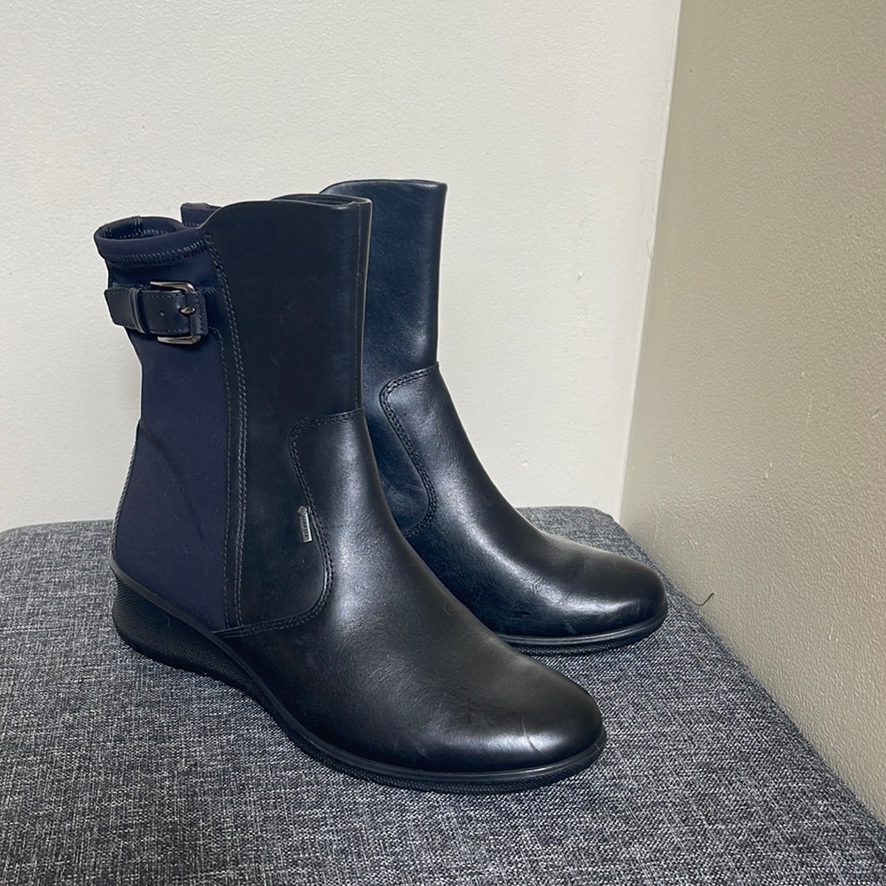 Ecco gore-tex stretch waterproof boots size 38 (7 to 7-1/2) NWOT